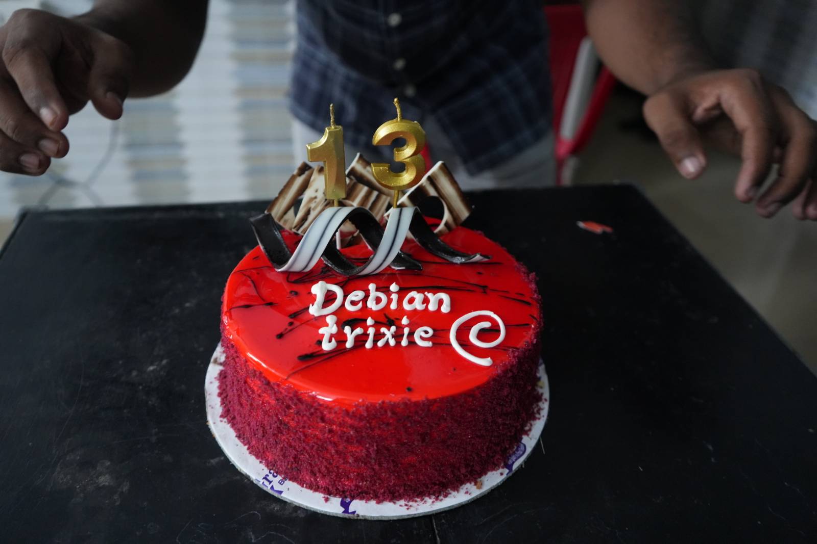 Cake with debian trixie writen on it